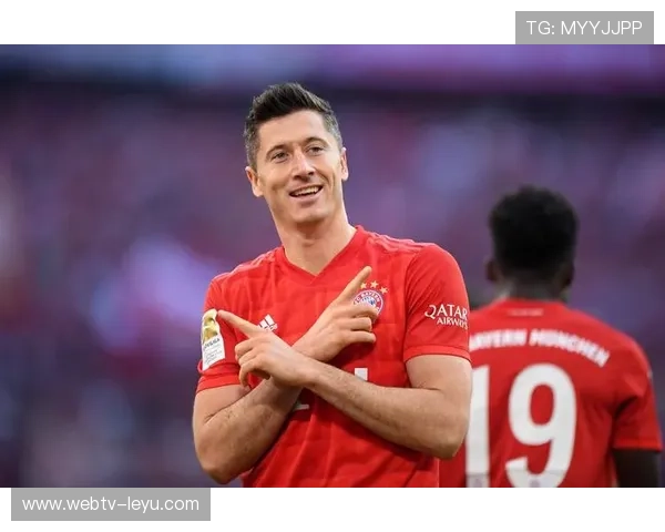 莱万多夫斯基：波兰锋线巨星，再创足球历史新高！